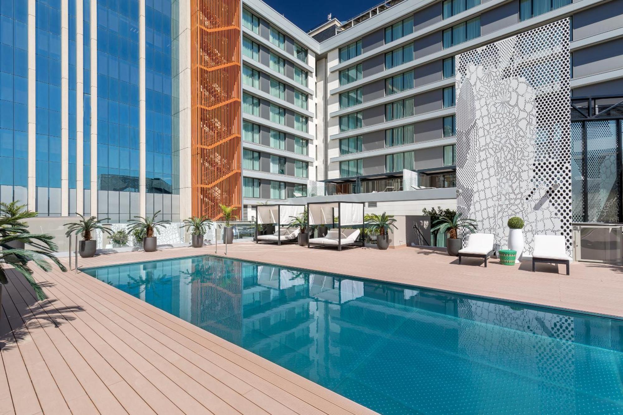 Barcelo Imagine Hotel Madrid Exterior photo The hotel's rooftop pool