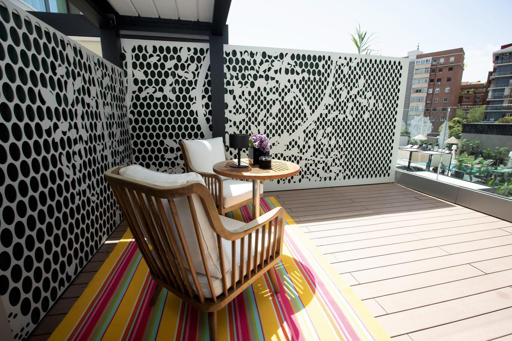 Barcelo Imagine Hotel Madrid Exterior photo A balcony