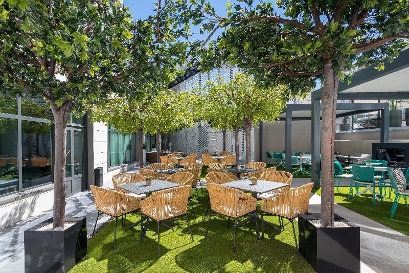 Barcelo Imagine Hotel Madrid Exterior photo The Garden at The Standard East Village